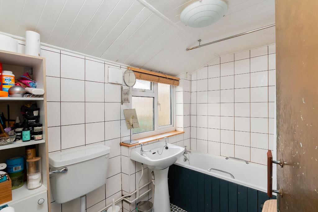 0 M2 SVP - Bathroom B.jpg