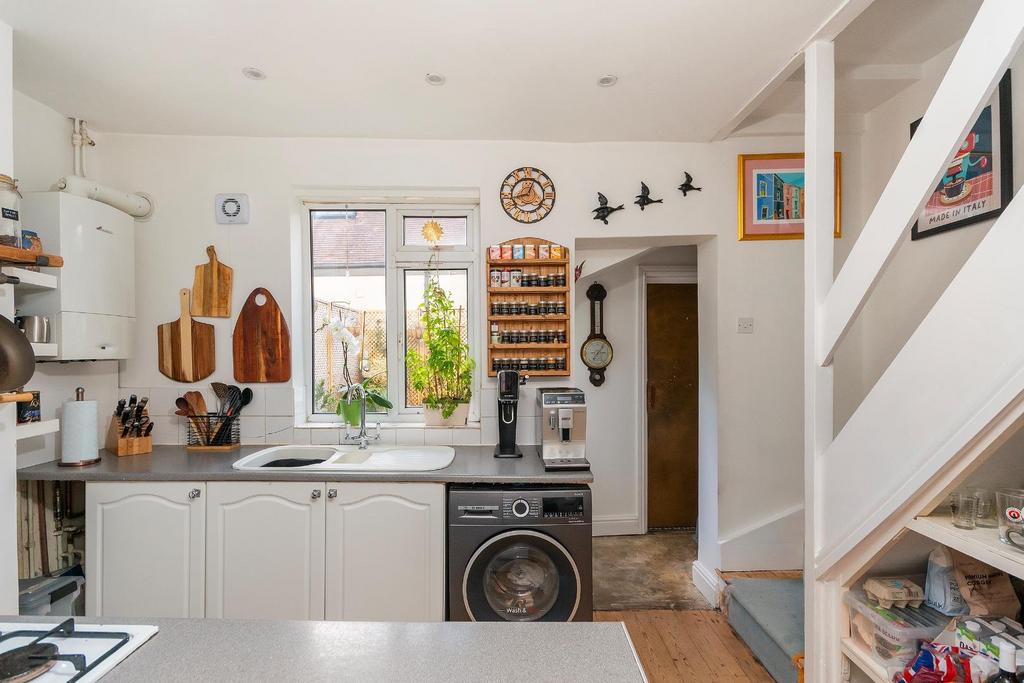 0 M2 SVP - Kitchen E.jpg