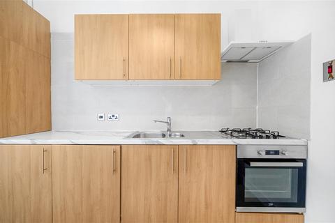 1 bedroom block of apartments to rent, London SW5