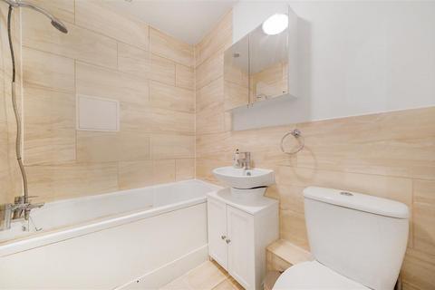 1 bedroom block of apartments to rent, London SW5