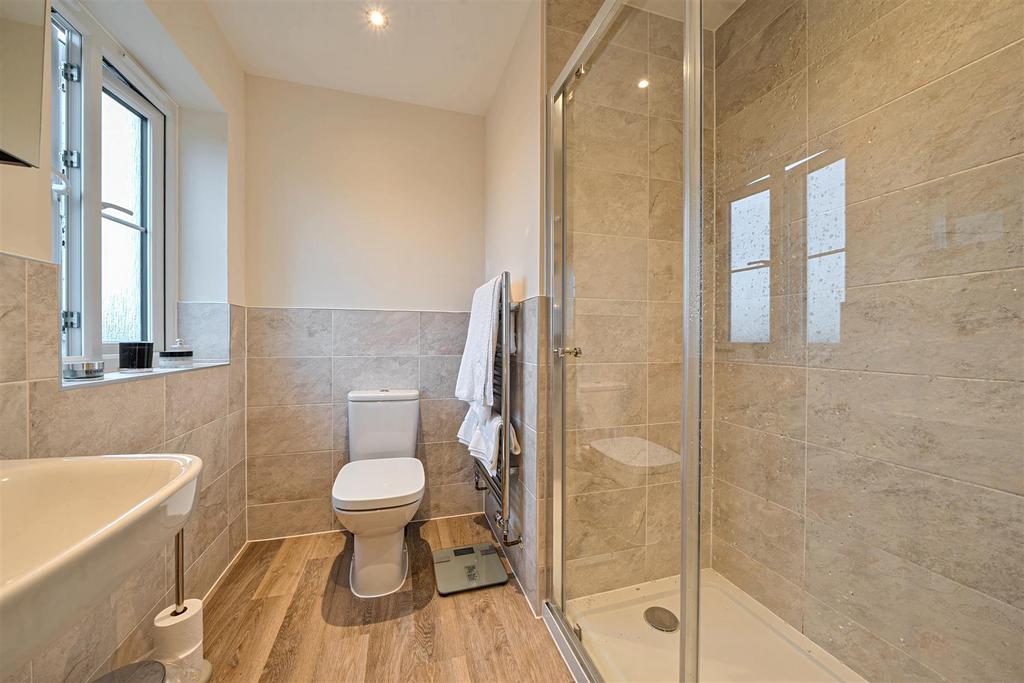 Maple Ensuite.jpg