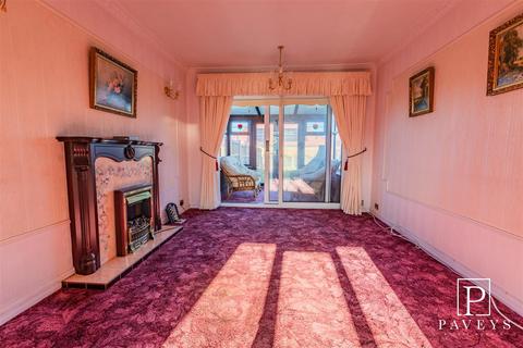 undefined, Woburn Avenue, Kirby Cross