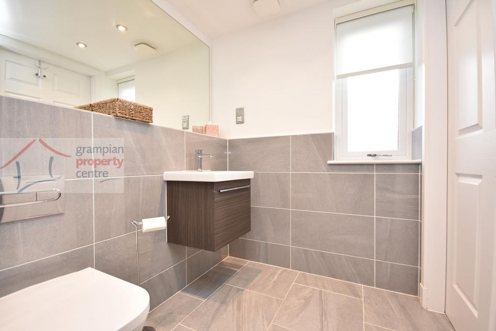 En-suite 2.JPG