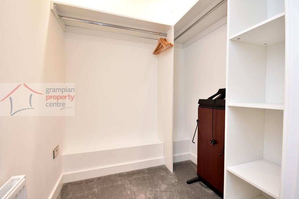 Walk-in wardrobe.JPG