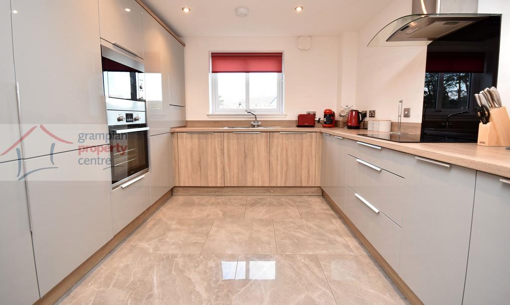 Kitchen 2.JPG