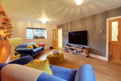 5 bedroom detached house for sale, Peplins Way, Brookmans Park AL9