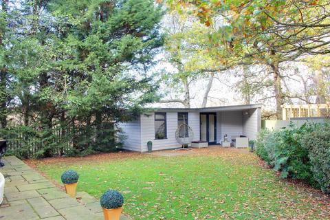 5 bedroom detached house for sale, Peplins Way, Brookmans Park AL9