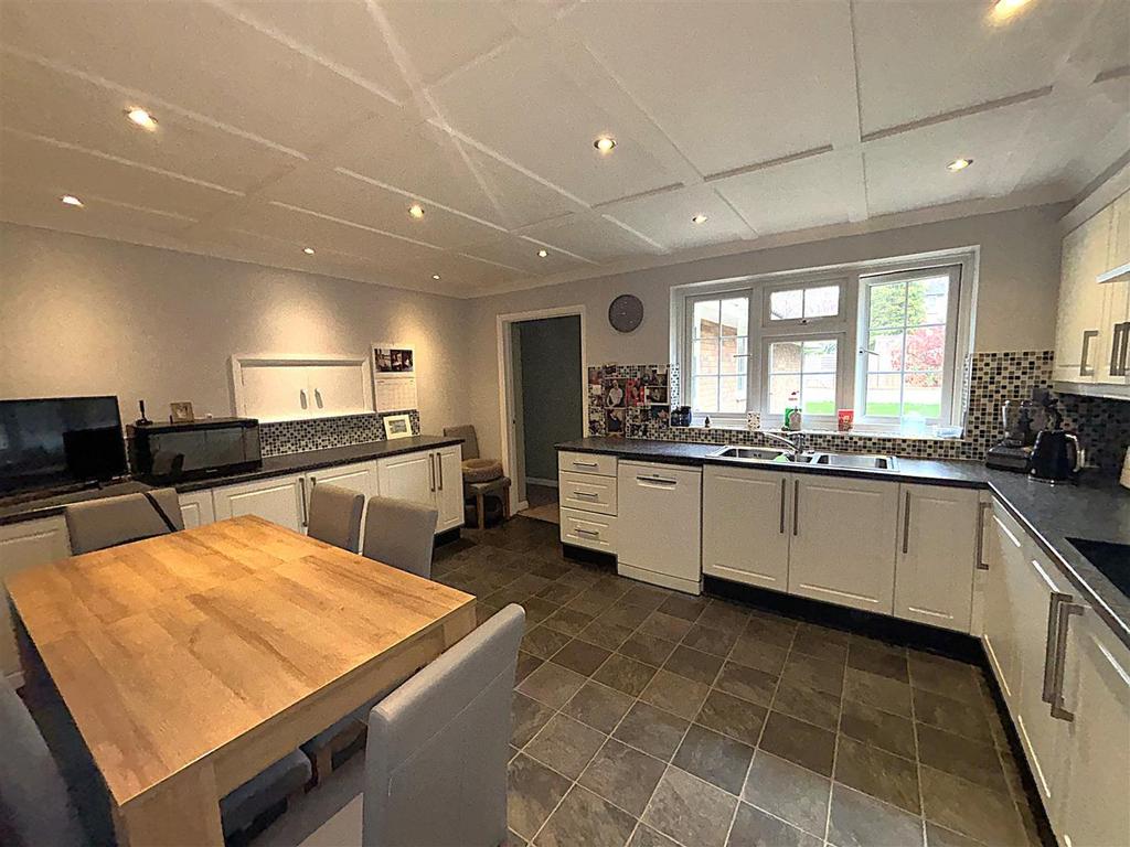 Fitted kitchen