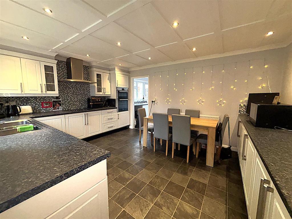 Fitted kitchen