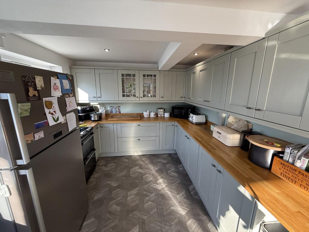 &#39;L&#39; Shaped Kitchen/Diner