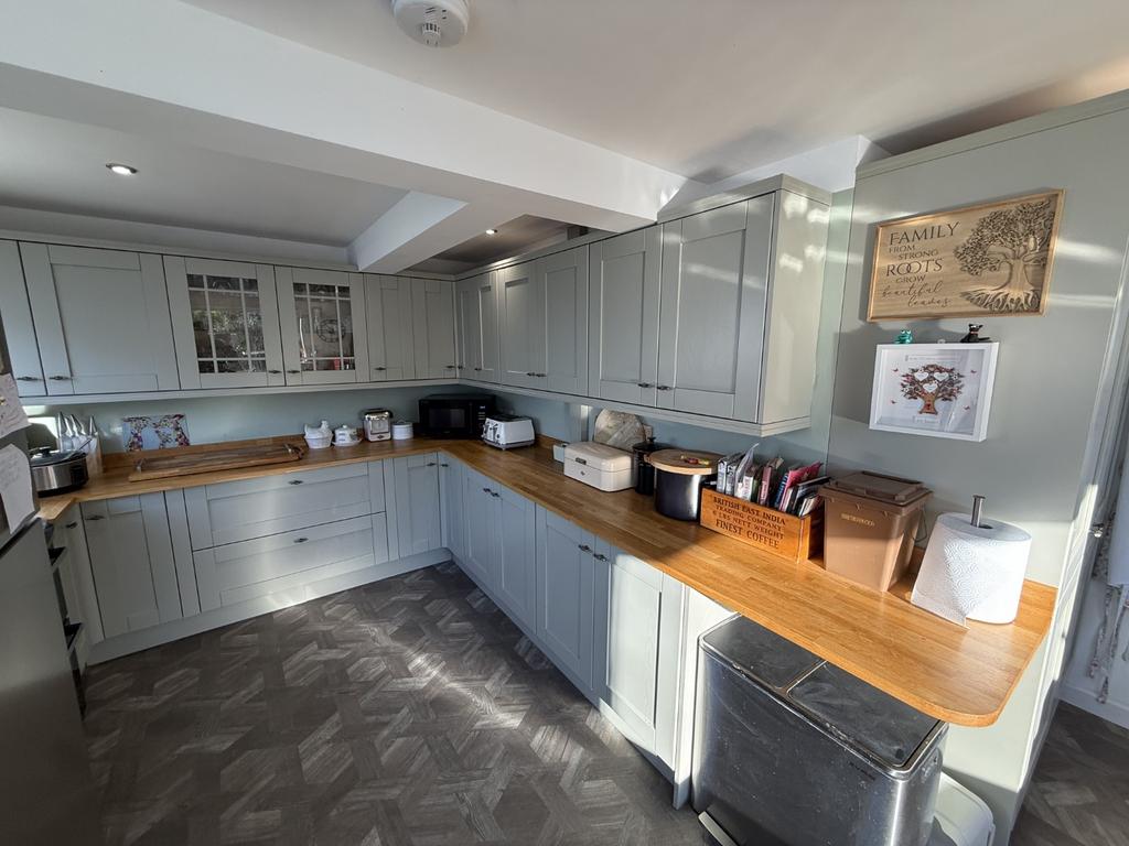 &#39;L&#39; Shaped Kitchen/Diner