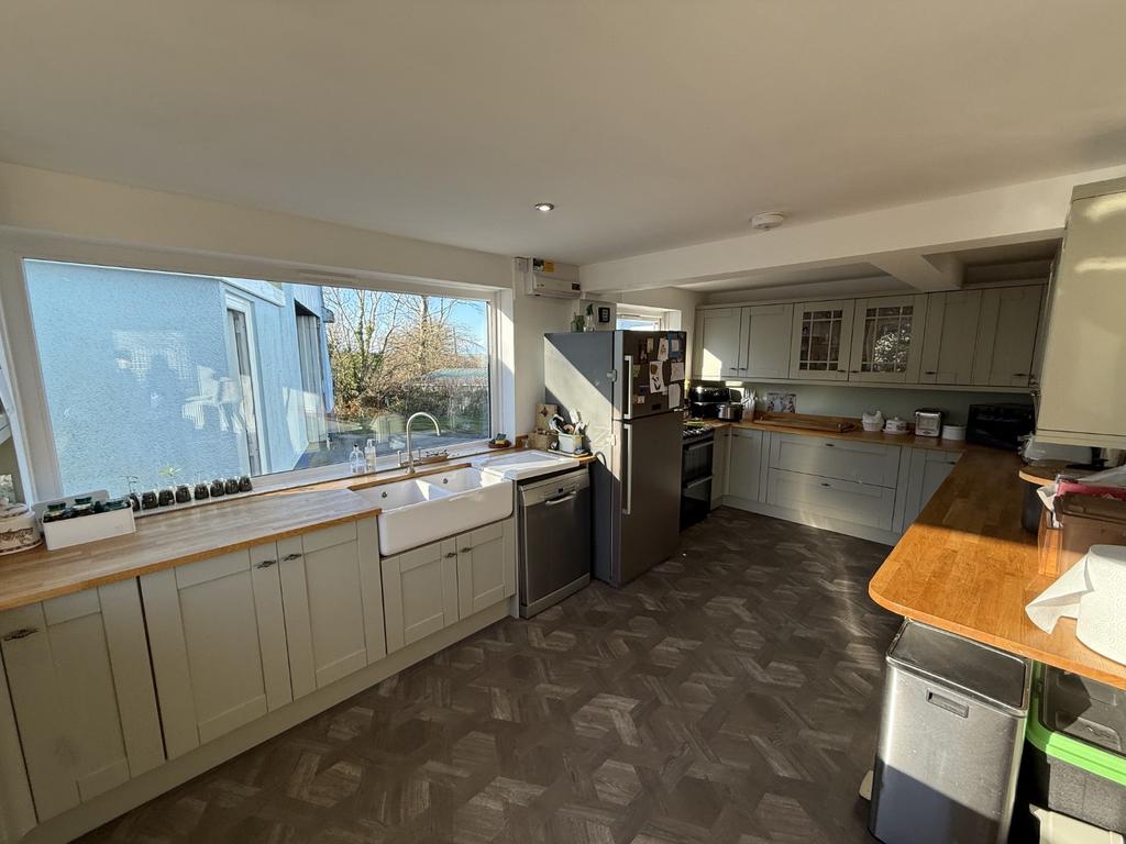 &#39;L&#39; Shaped Kitchen/Diner