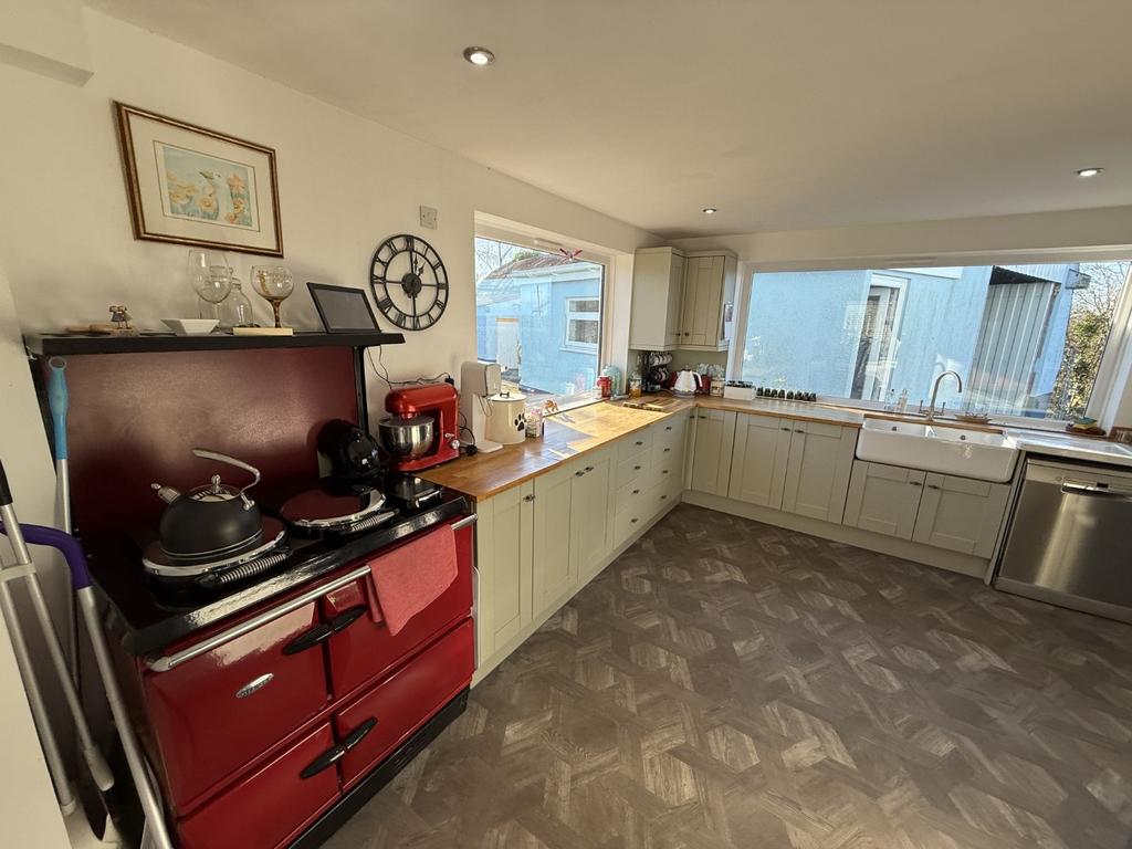&#39;L&#39; Shaped Kitchen/Diner