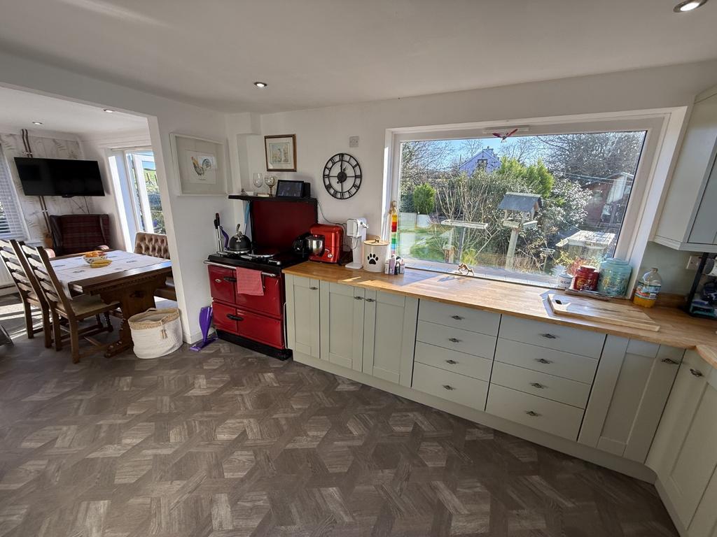 &#39;L&#39; Shaped Kitchen/Diner
