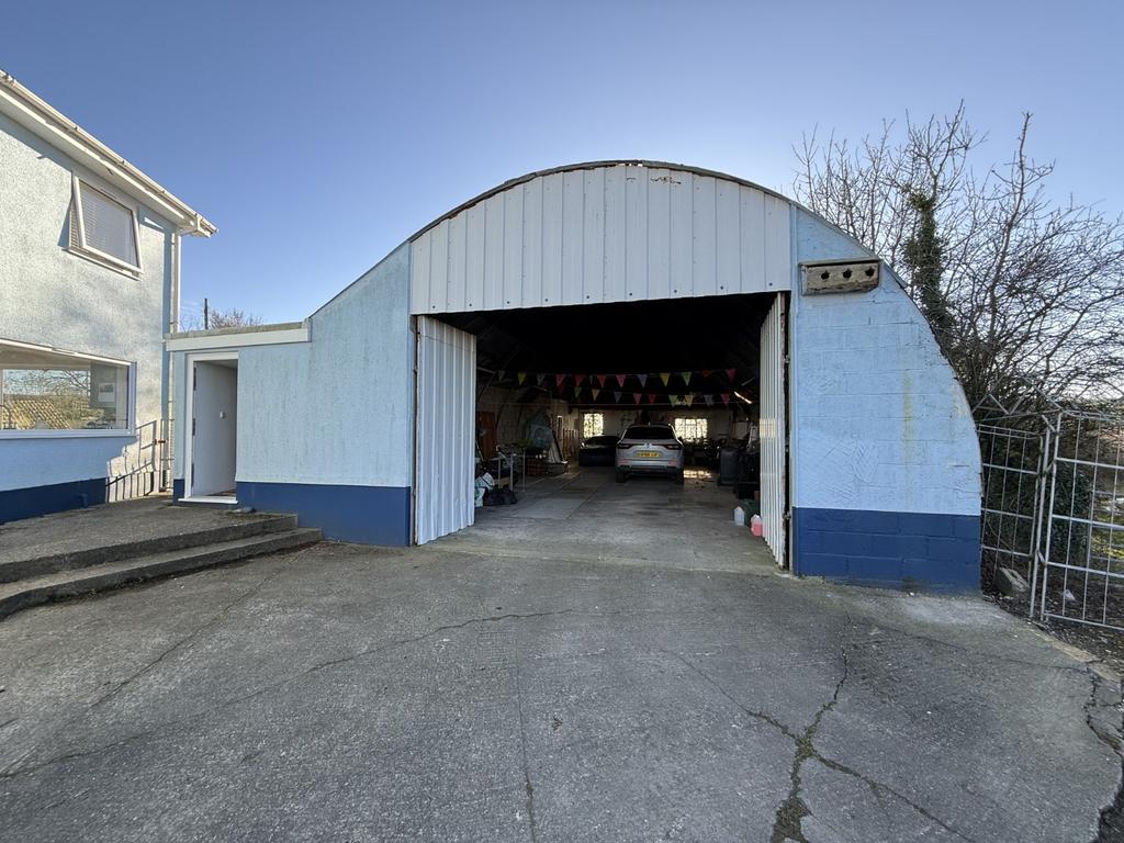 Garage/Workshop