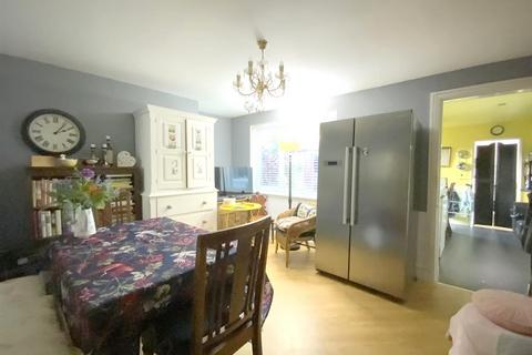 3 bedroom semi-detached house for sale, Humber Street, Cleethorpes
