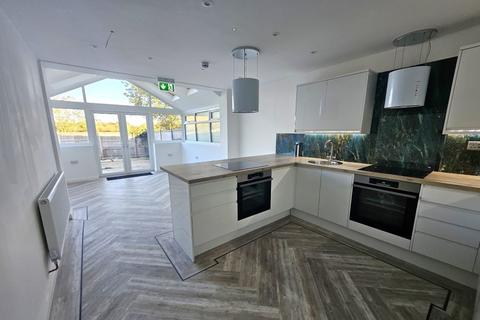 undefined, Walton-on-Thames, Surrey, KT12