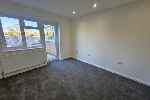 undefined, Walton-on-Thames, Surrey, KT12