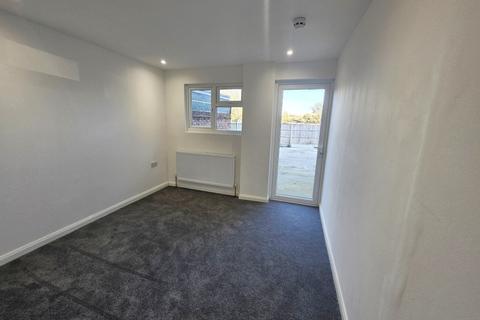 undefined, Walton-on-Thames, Surrey, KT12