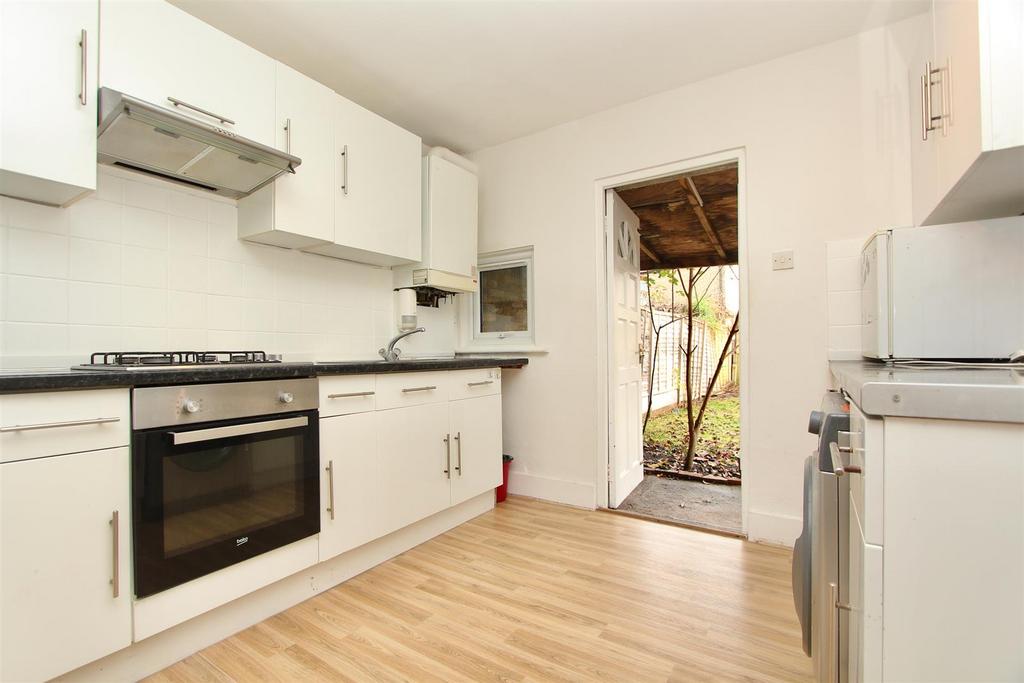 Lakefield Road, N22