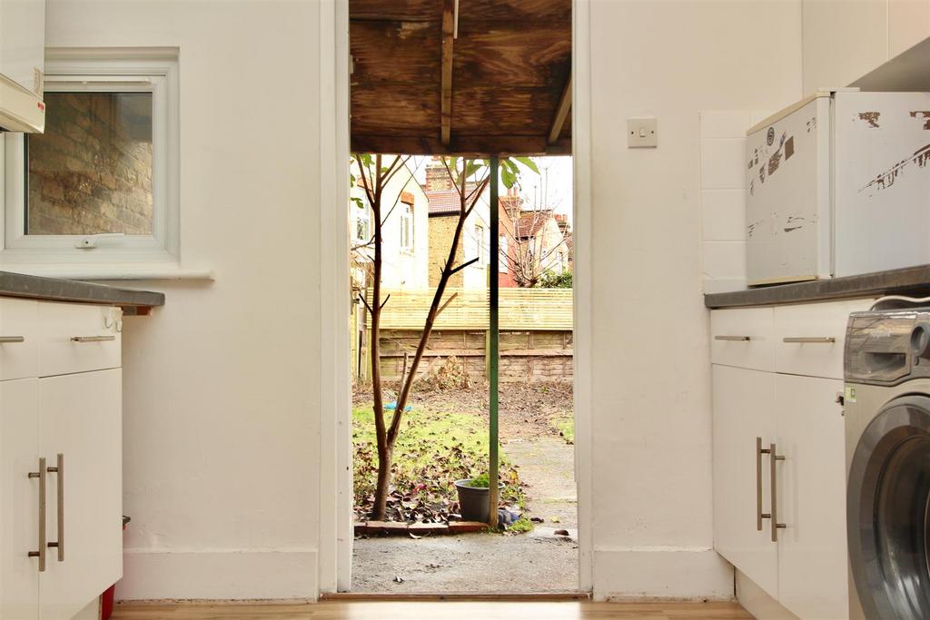 Lakefield Road, N22