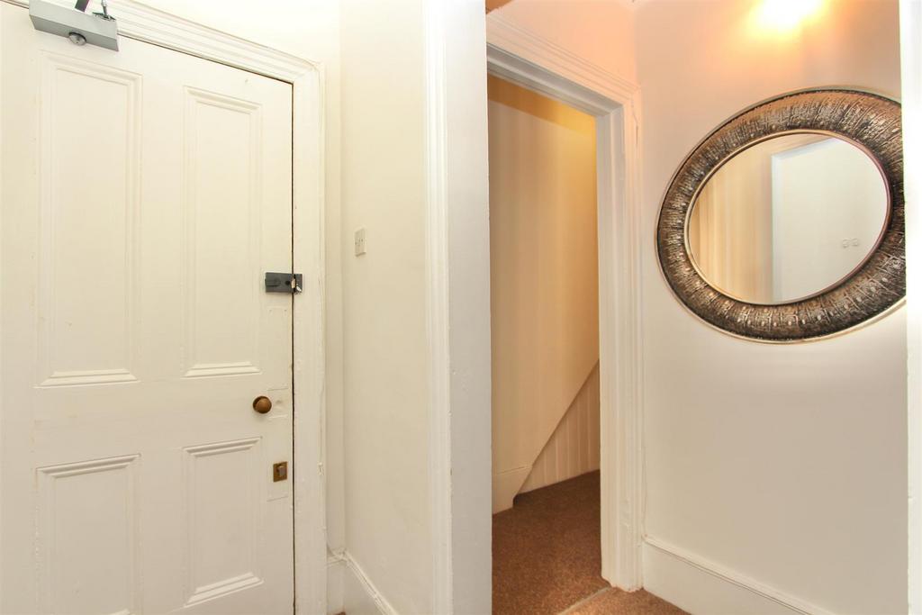 Lakefield Road, N22