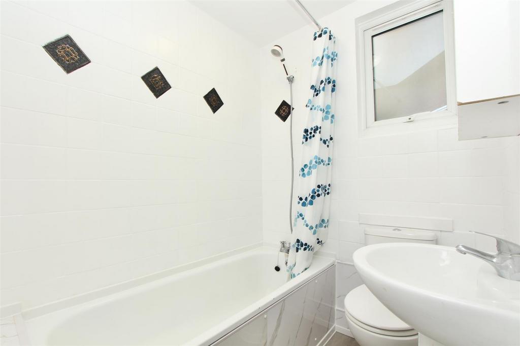 Lakefield Road, N22