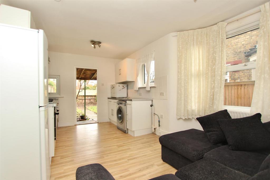 Lakefield Road, N22