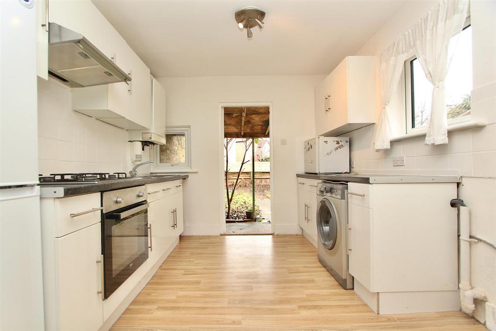 Lakefield Road, N22