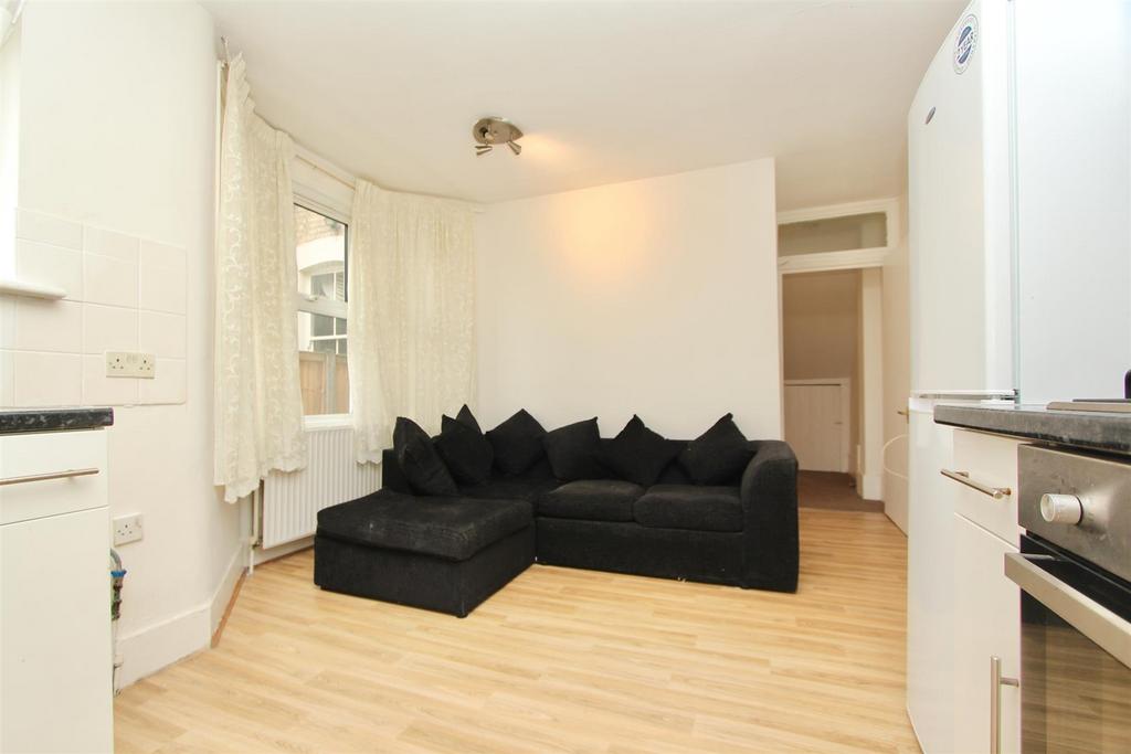 Lakefield Road, N22