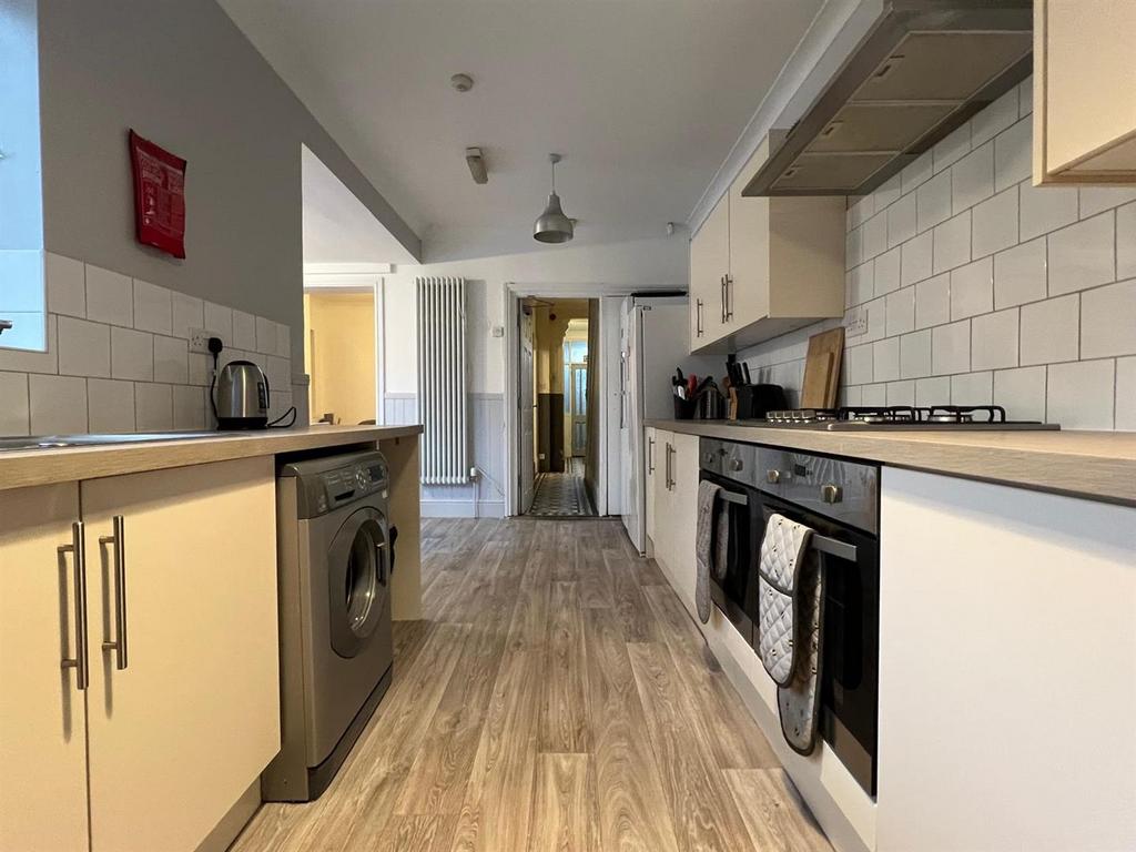 Kitchen v.1.jpg