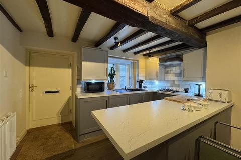 1 bedroom character property to rent, Queen Street, Skelmanthorpe, Huddersfield HD8 9DU