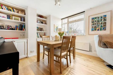 2 bedroom flat to rent, Carminia Road, Balham, London, SW17
