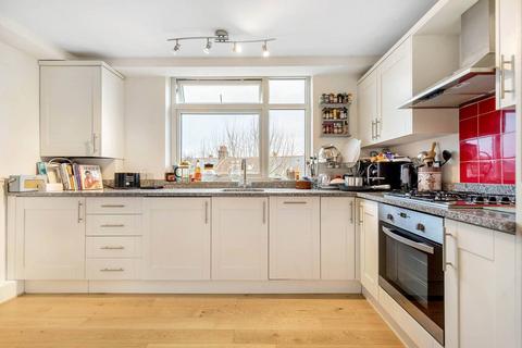 2 bedroom flat to rent, Carminia Road, Balham, London, SW17