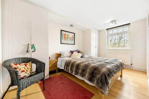 2 bedroom flat to rent, Carminia Road, Balham, London, SW17