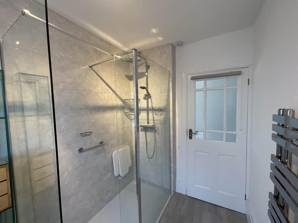 67 Southdown shower