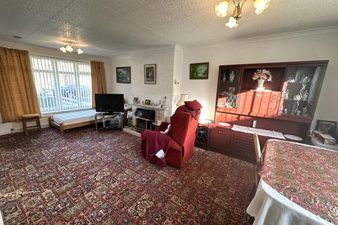 2 bedroom semi-detached house for sale, 39 Wetherby Drive, Royton, Oldham, OL2 5TA