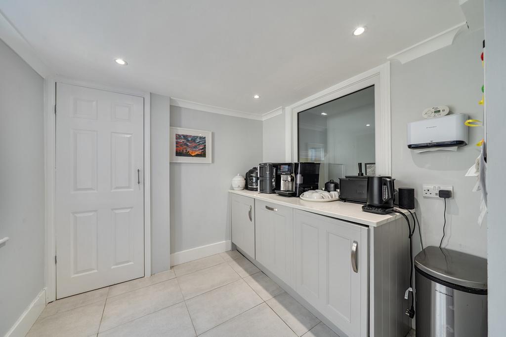 1383242 19 692072...