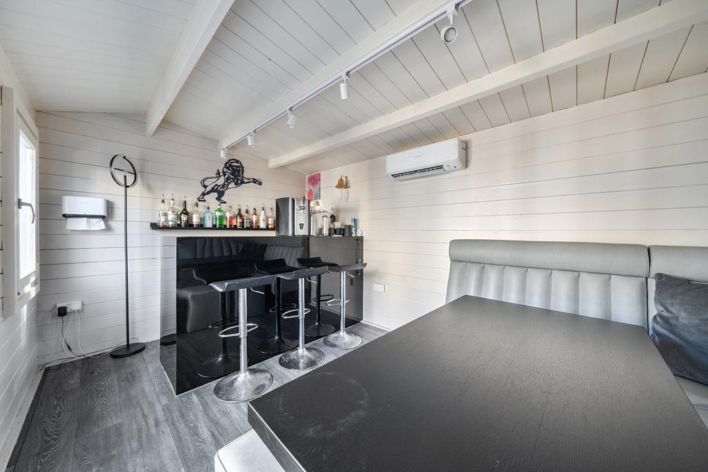 1383242 12 692070...