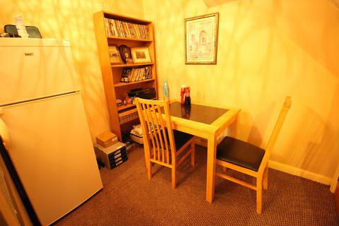 1 bedroom house to rent, Albany Park, Colnbrook, Slough, SL3