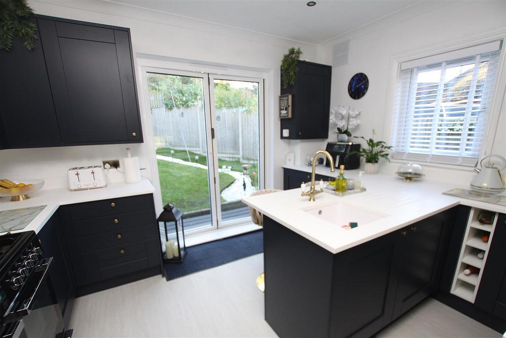 Kitchen c.jpg