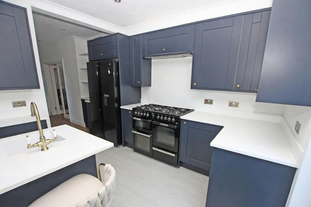 Kitchen 1.jpeg
