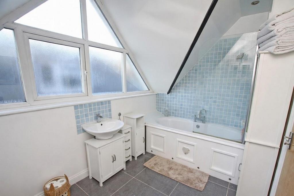 Bathroom 1st floor.jpeg
