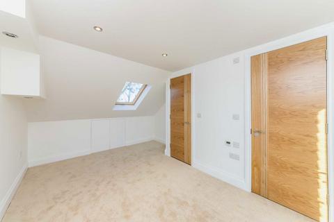 undefined, North Road, Kew TW9