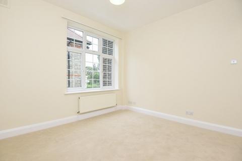 2 bedroom flat to rent, Etchingham Park Road, London, N3