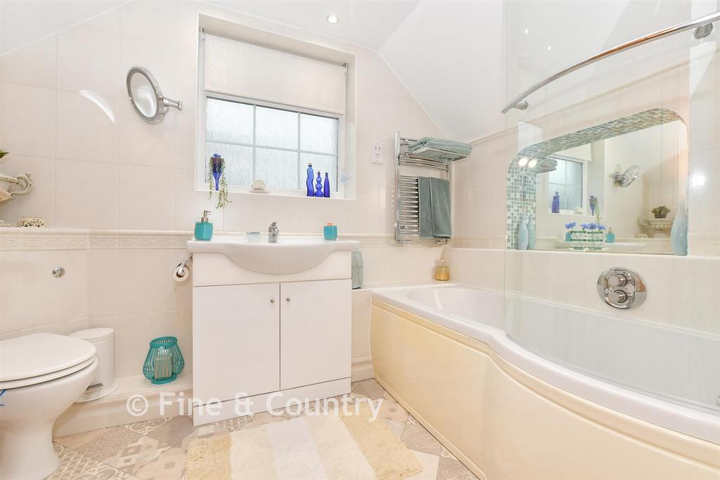 En-Suite Bathroom