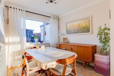 undefined, Harlech Close, Dinas Powys, Vale of Glamorgan. CF64 4NY