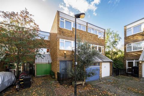 3 bedroom terraced house for sale, Halsmere Road, London SE5