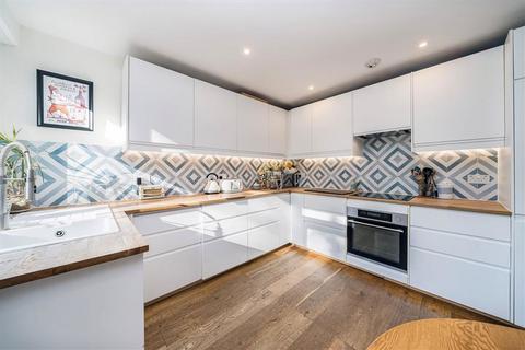 3 bedroom terraced house for sale, Halsmere Road, London SE5