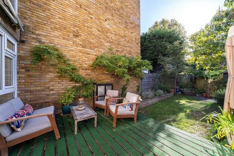 3 bedroom terraced house for sale, Halsmere Road, London SE5